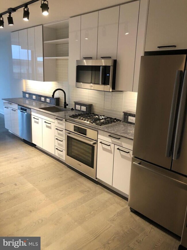 Building Photo - 70 N St SE