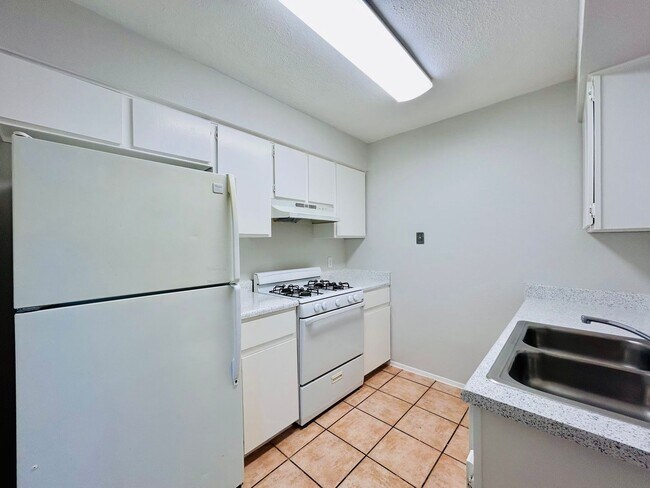 Building Photo - 12211 Dundee Dr