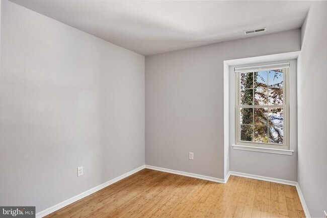 Building Photo - 321 Tavistock Rd