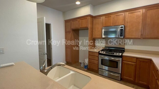 Building Photo - 151 W Saltillo Ln