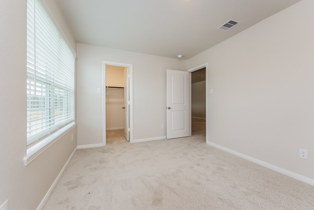 Building Photo - 16458 Honeysuckle Hl Dr