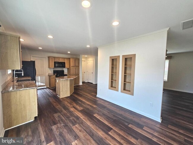 Building Photo - 86 Metz Dr