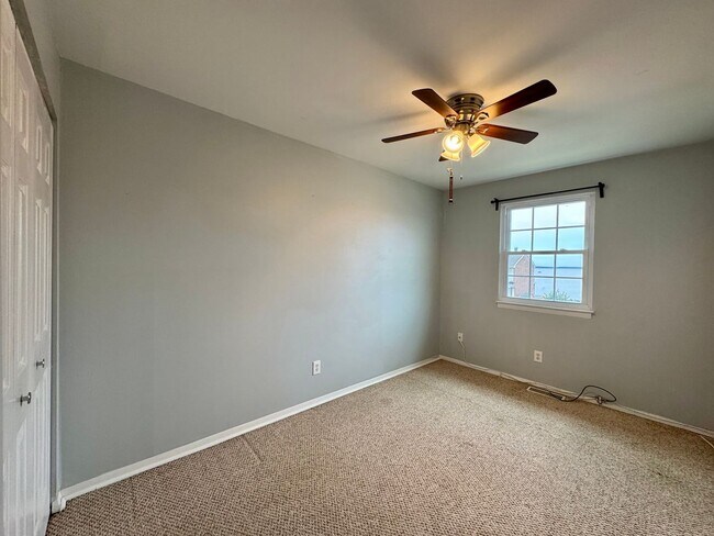 Building Photo - Charming 3 Bedroom/2 Bathroom in Essex, MD!