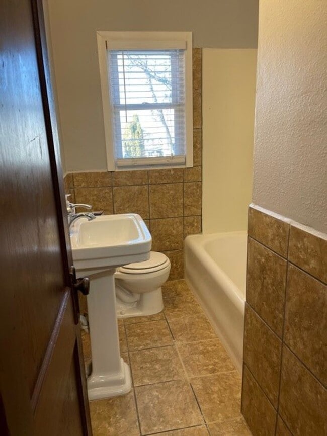 Building Photo - 2919 Jones St