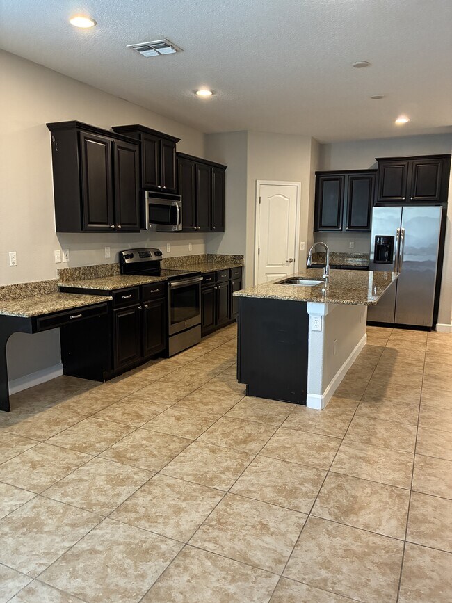 Building Photo - 3201 Bayflower Ave