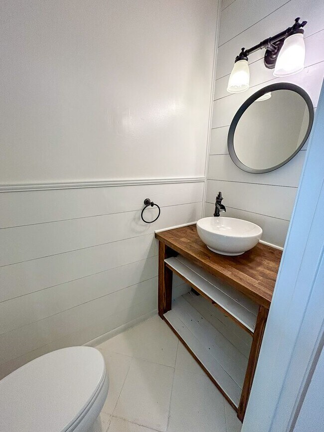 Building Photo - Pickwick Park #805 - Pet Friendly!