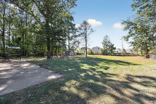 Building Photo - 1040 Rim Rd