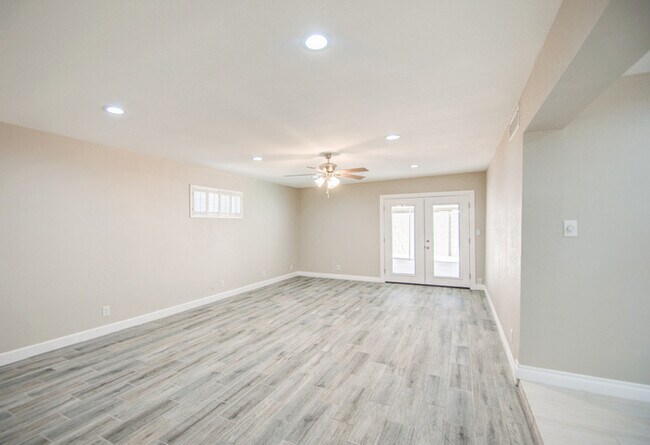 Building Photo - Beautifully remodeled corner 4/2 with pool...