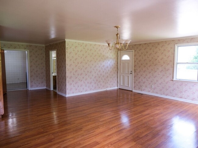 Building Photo - MOVE IN SPECIAL for: 3 Bedroom House Avail...