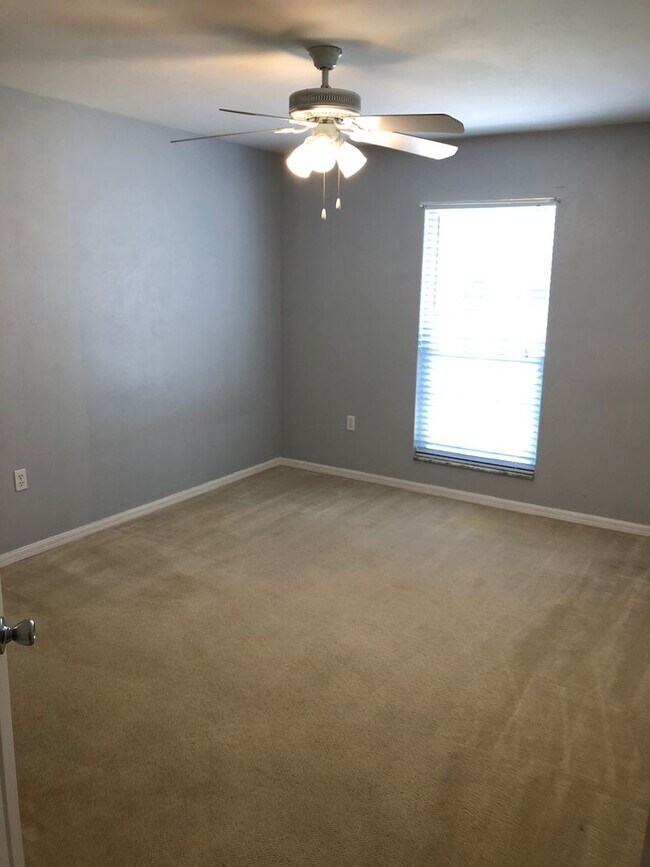 Building Photo - Sub-Lease - Great Home in New Town 1894 lo...