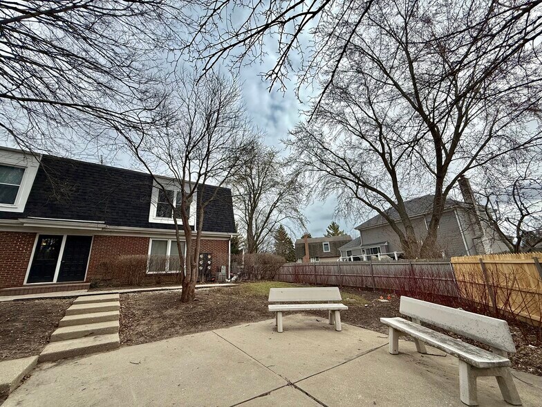 Building Photo - 837 Garfield Ave