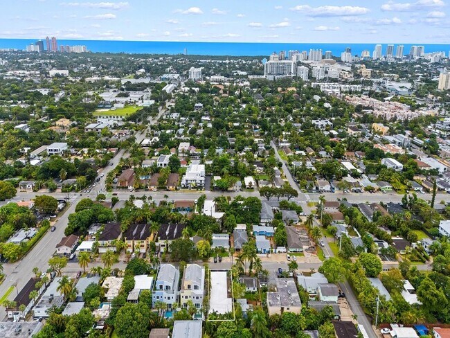 Building Photo - 1219 NE 14th Ave