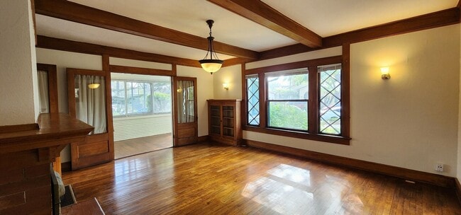 Building Photo - Coronado: Charming 1bd/1.25ba Village Apartment - Front Lower Unit