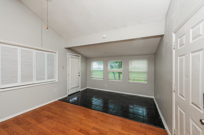 Building Photo - Trinity Meadows 1216