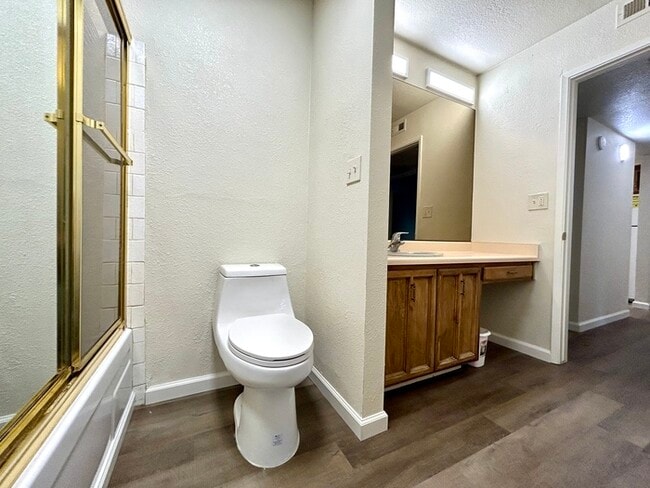 Building Photo - Beautiful Downstairs 2 Bedroom Condo Located In Gated Community Pool + Lake Access!