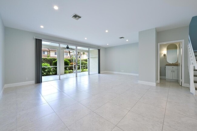 Building Photo - 6817 Via Regina