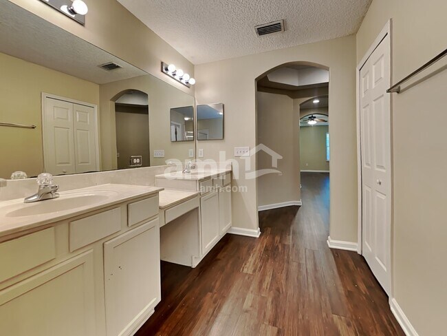 Building Photo - 11525 Jerry Adams Dr