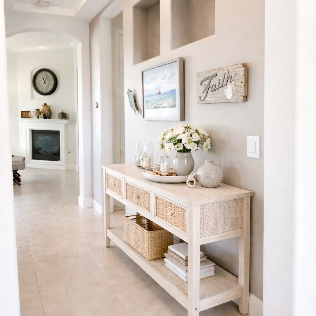 entry - 1098 Columbus Way