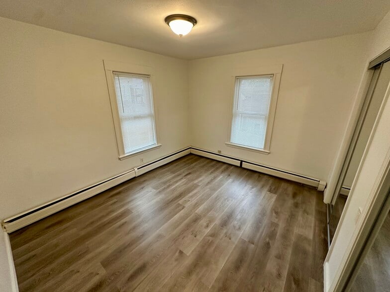 Bedroom. - 8 Avon St