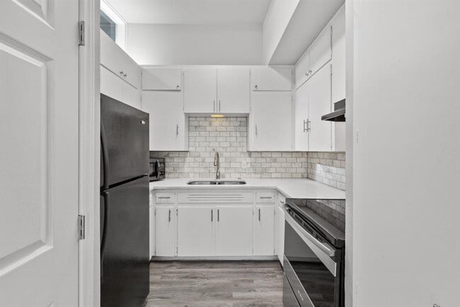 Building Photo - 2825 San Gabriel St