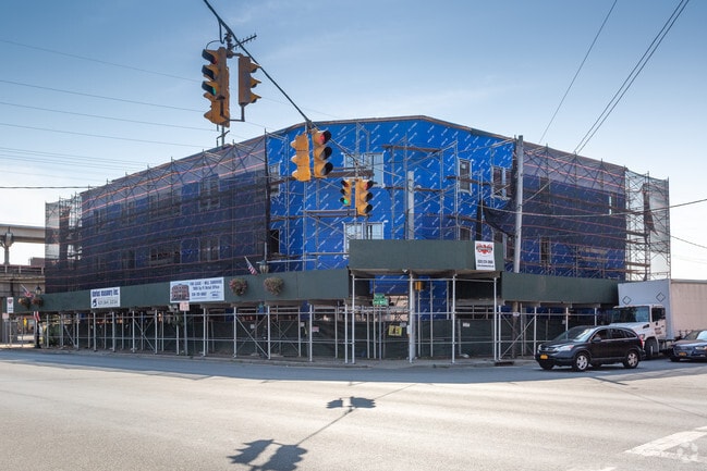 Building Photo - 1800 Great Neck Rd