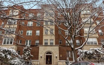 Building Photo - 1615 Kenyon St NW