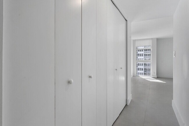 Building Photo - 1360 S Ocean Blvd