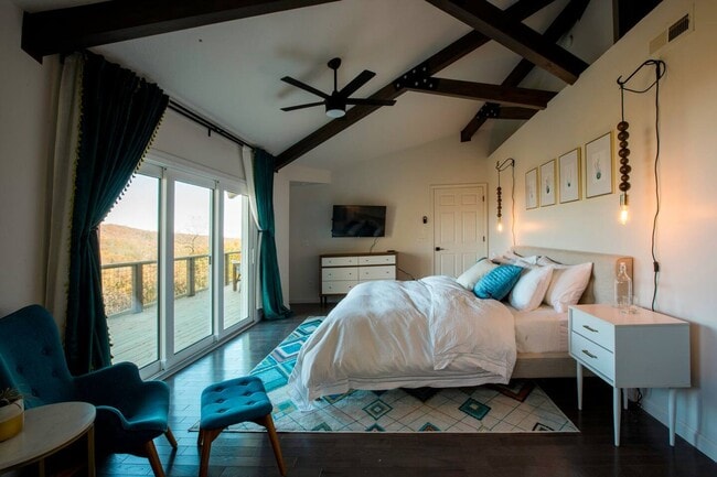 Building Photo - Secluded Furnished Rental-Asheville