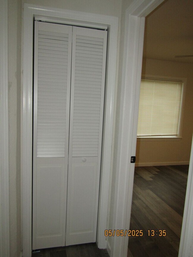 Building Photo - Great Home Located in the Lawton Heights A...