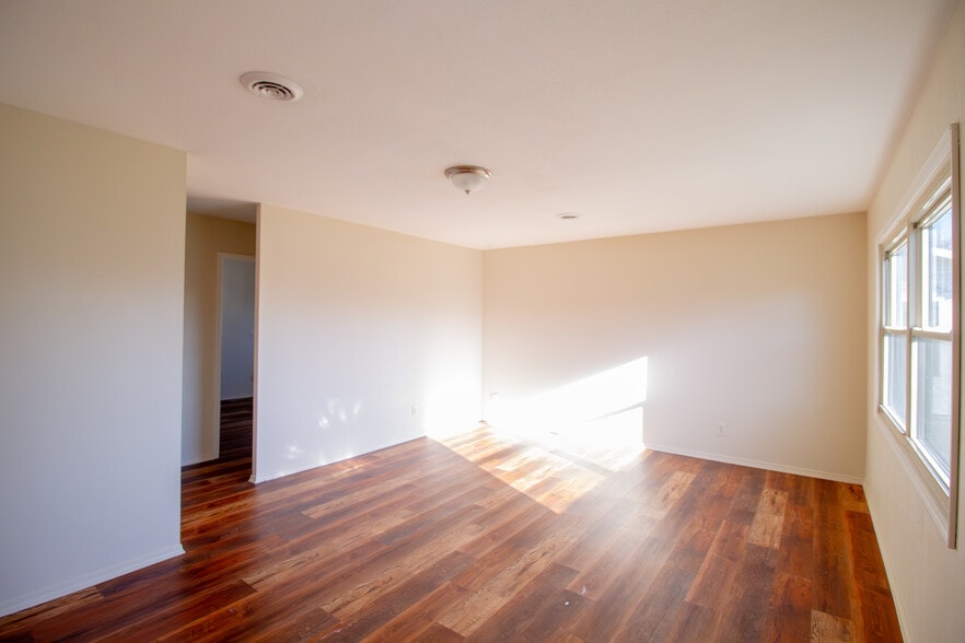 Building Photo - 530 W Northgate Pkwy