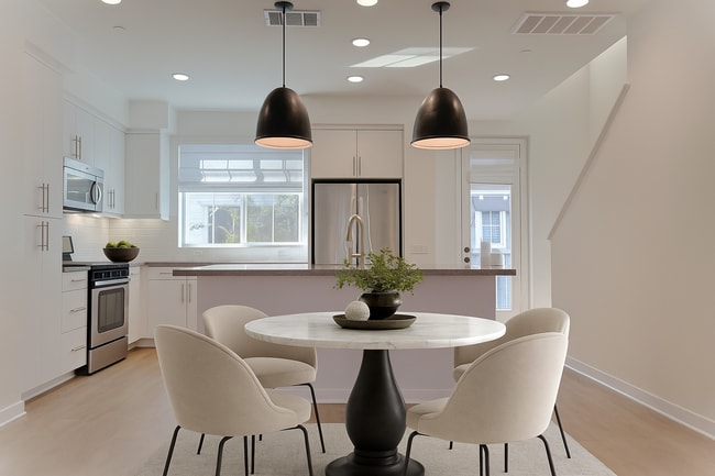 Kitchen/Dining - 2729 Sunrise Way