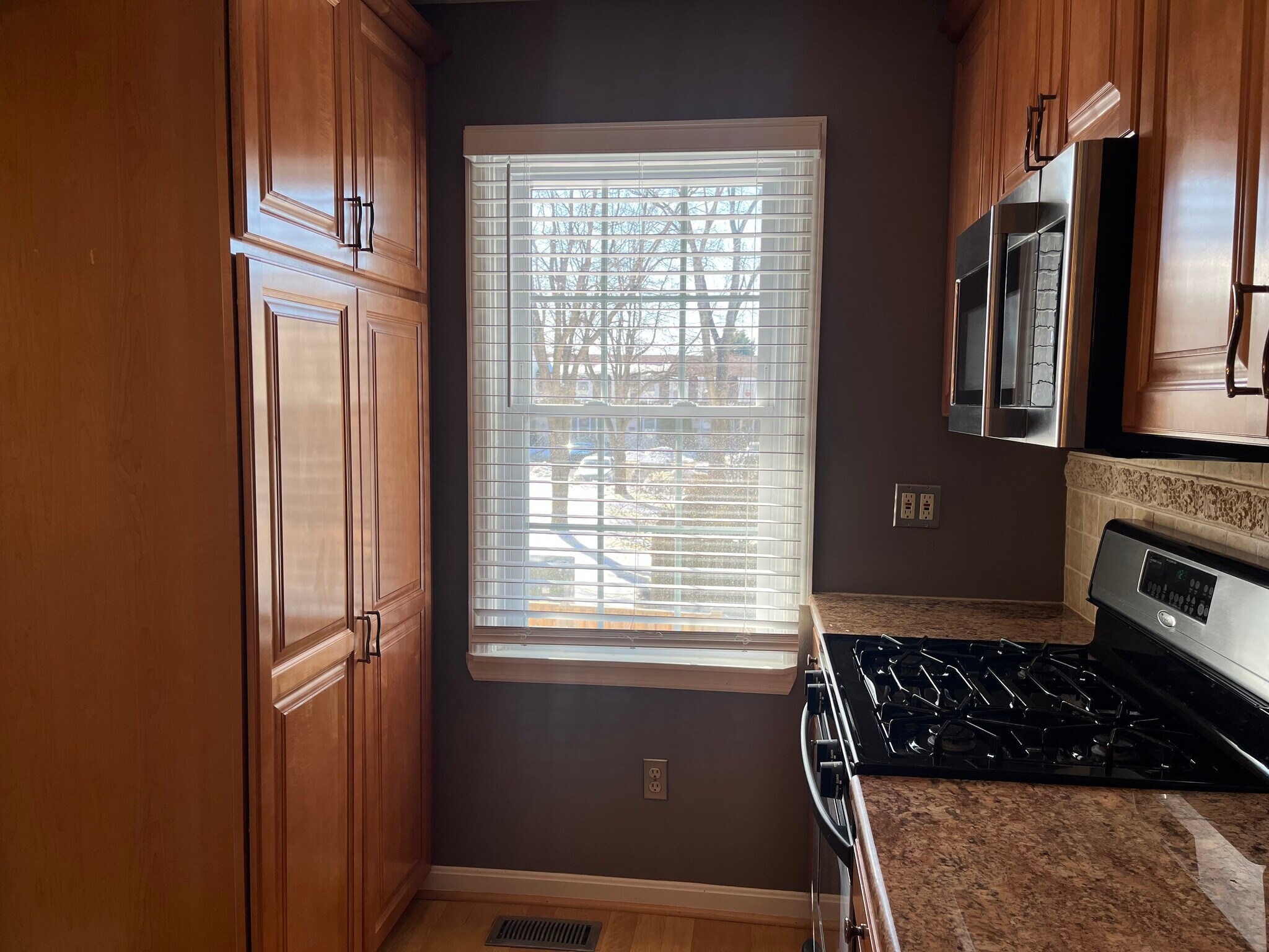 Building Photo - 19 Burnsway Ct