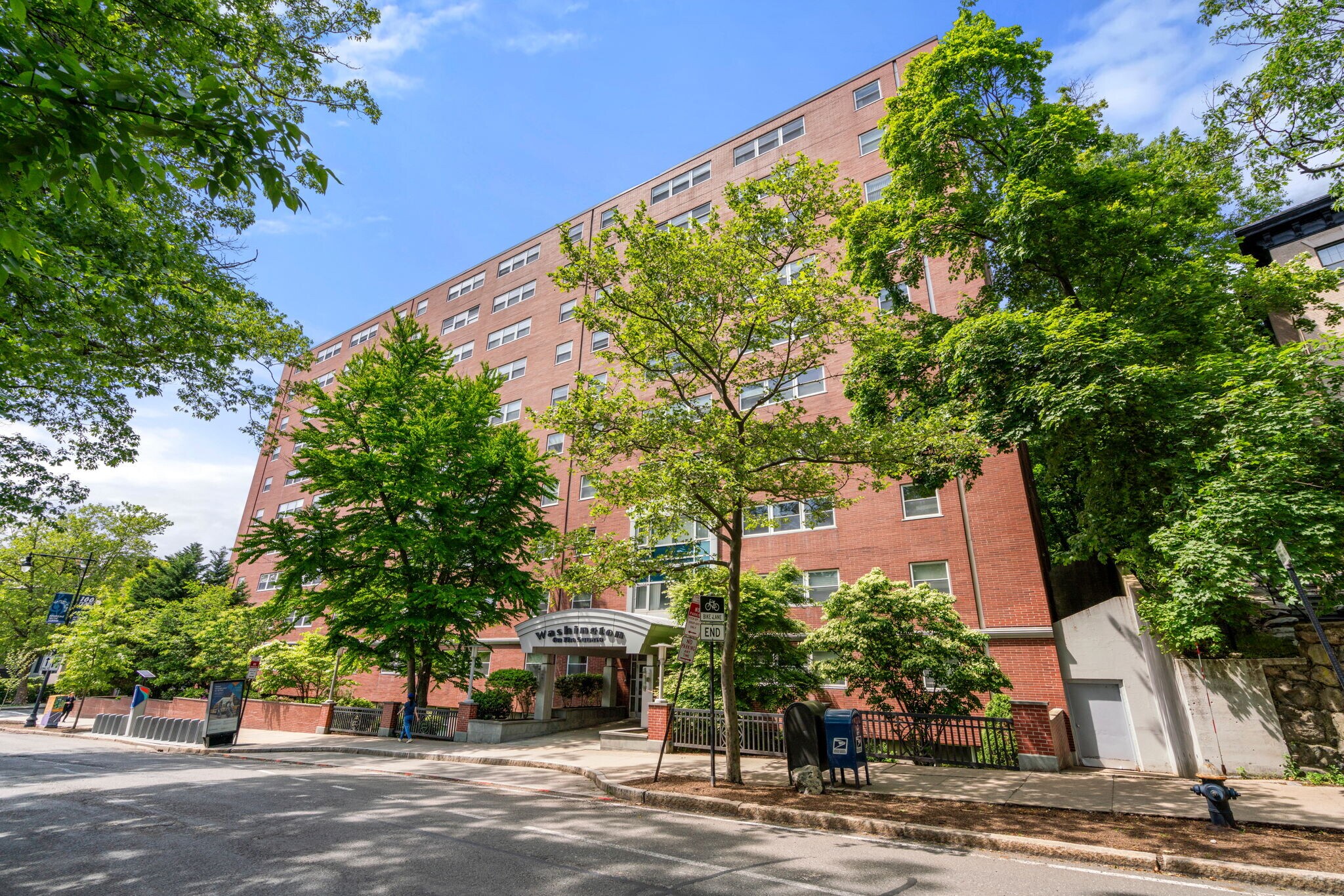 Building Photo - 1600 Beacon St