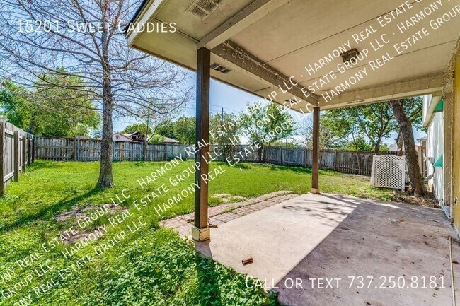 Building Photo - 15201 Sweet Caddies Dr