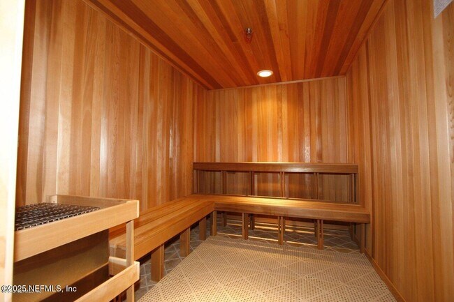 Building Photo - 943 Hazeltine Ct