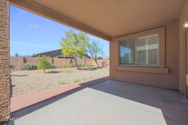 Building Photo - Gorgeous 5 Bedroom home with 3 Bathrooms and 3 car garage in Tolleson