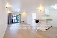 Building Photo - 525 S Ardmore Ave