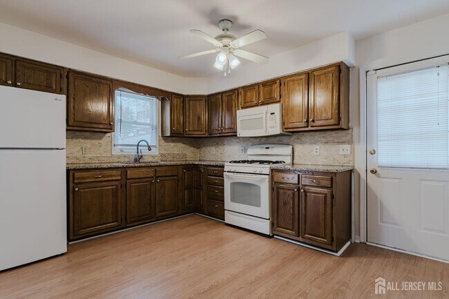 Building Photo - 596 4th Ave