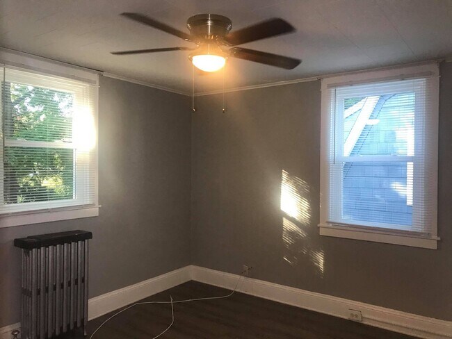 Building Photo - Charming 3 Bedroom/ 1 Bathroom Home in Dundalk, MD!