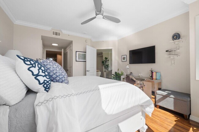 Building Photo - 347 N New River Dr E