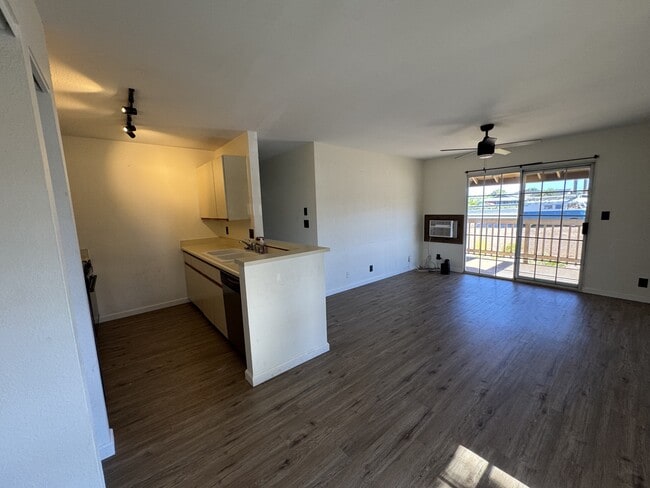 Building Photo - 140 Uwapo Rd