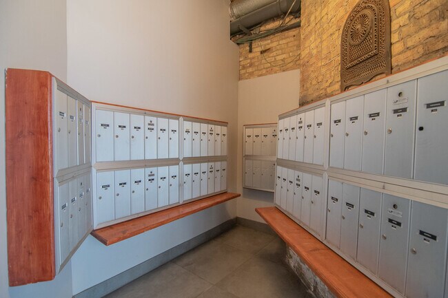 Building Photo - 525 N Halsted St