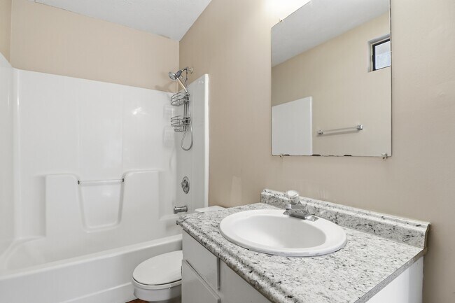 Building Photo - Ash St Ex