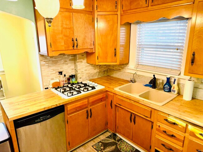 Building Photo - 4018 Webster St