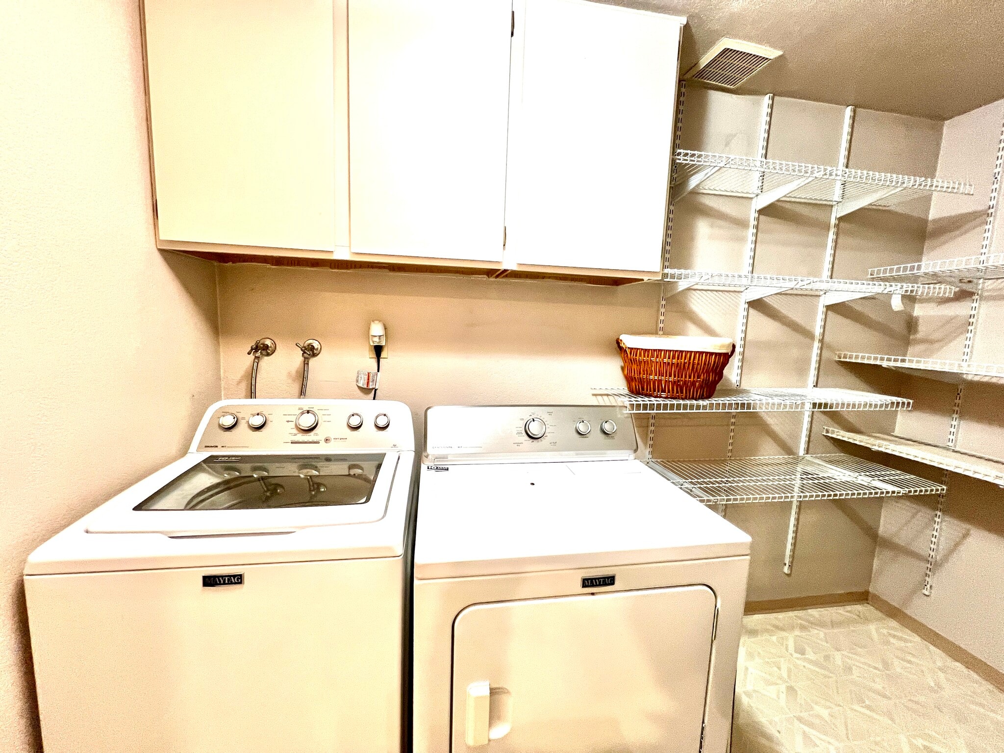 Building Photo - 204 Mountain Park Blvd SW