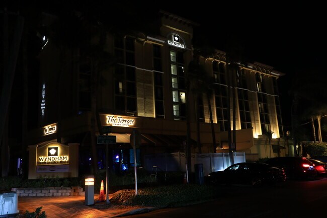 Building Photo - 1301 E Hillsboro Blvd