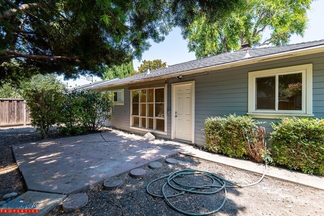 Building Photo - Stylish Home | Remodeled | Desirable Location