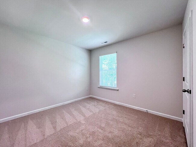 Building Photo - 258 Palm Dr