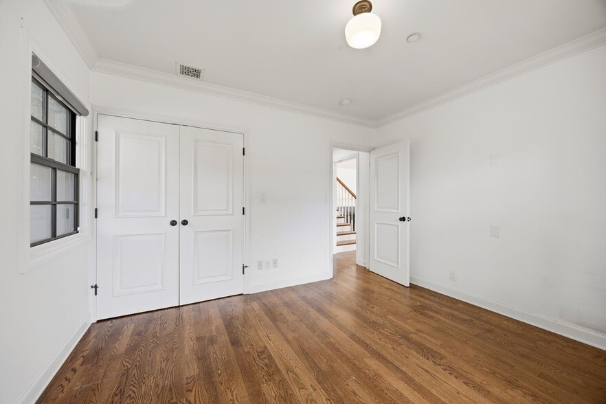 Building Photo - Beautiful Two-Story Burbank Home with Pool, Hardwood Floors & Guest House