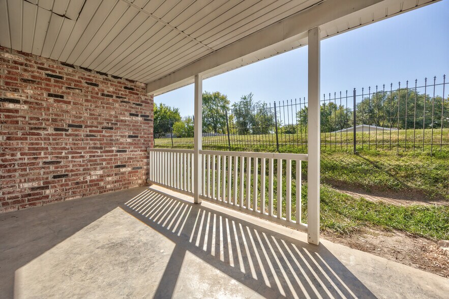 Building Photo - 1489 E 120th St